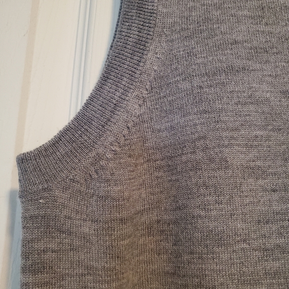 BNWT Brooks Brothers 100% merino wool sweater vest Sz Med - Picture 4 of 5